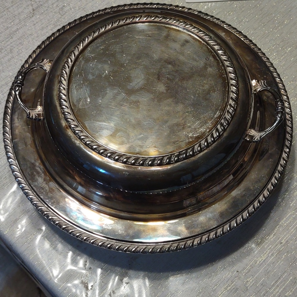 Sheffield Silver Co Silverplate Covered Round Vegetable Dish